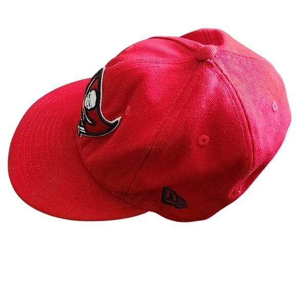 Gorra NFL Tampa Bay Buccaneers New Era 9Fifty Skull with Football Adjustable Cap - Picture 3 of 7